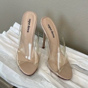 Super Down 4” heel with plastic straps.